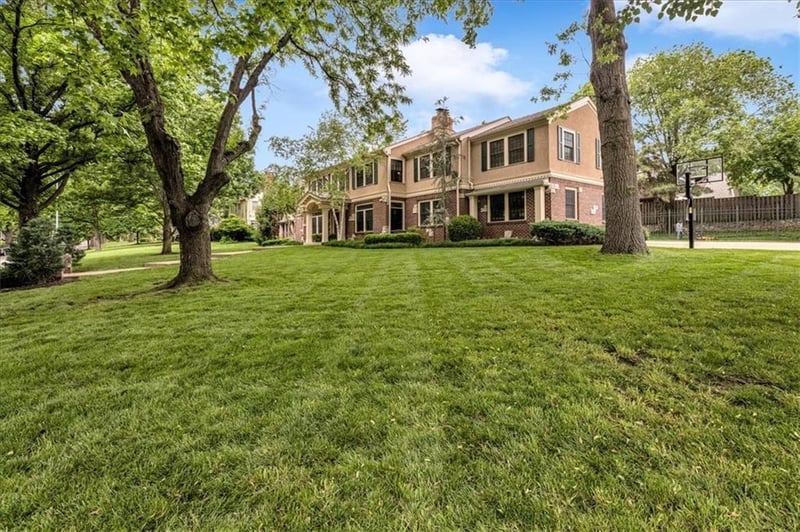 800 W 53rd St, Kansas City, MO 64112