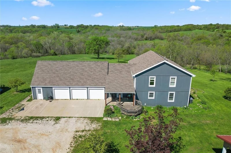 20998 Grant Ln, Rayville, MO 64084