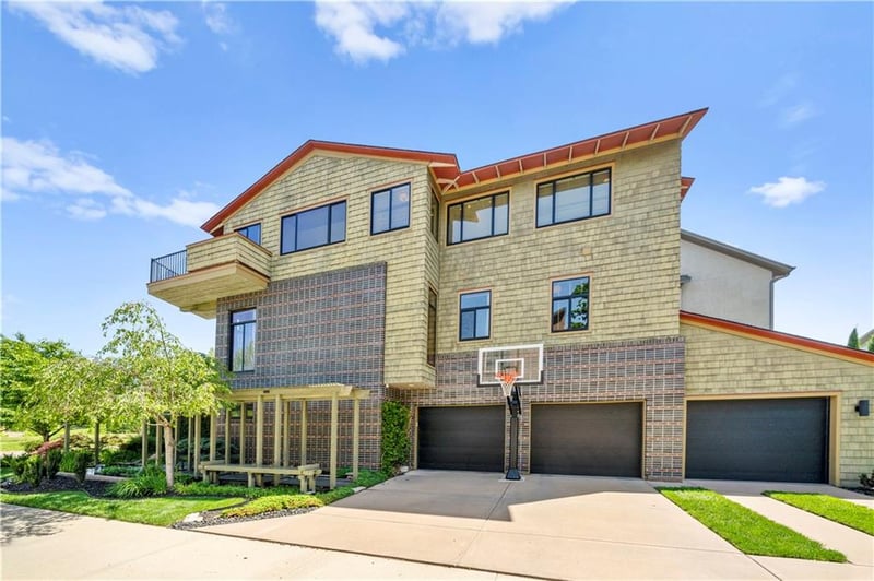 1211 E 24th St, Kansas City, MO 64108