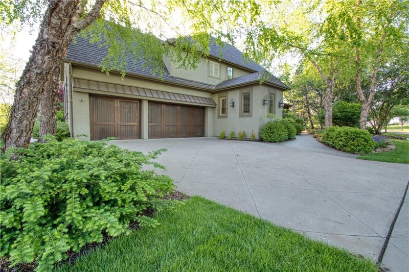 5813 Golden Bear Dr, Overland Park, KS 66223