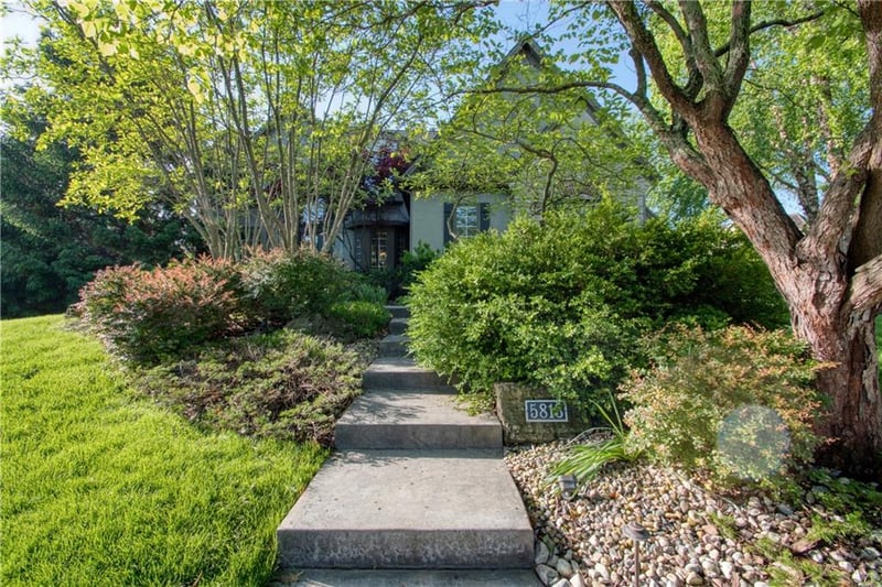 5813 Golden Bear Dr, Overland Park, KS 66223