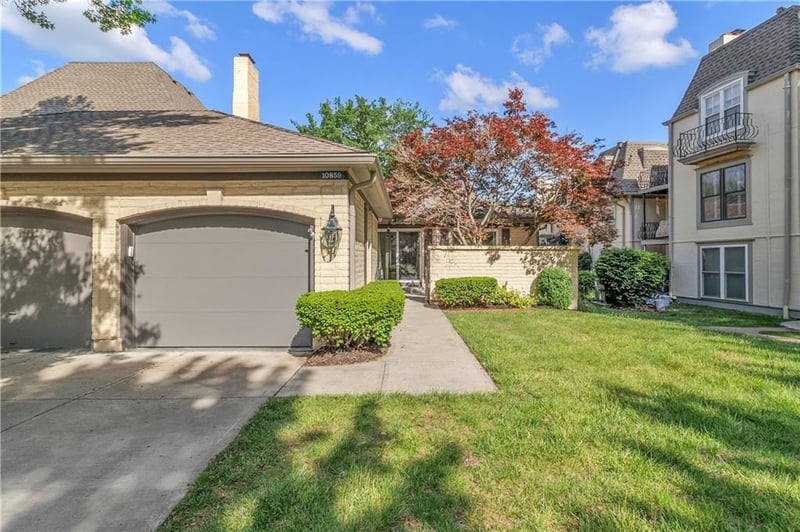 10859 Glenwood St, Overland Park, KS 66211