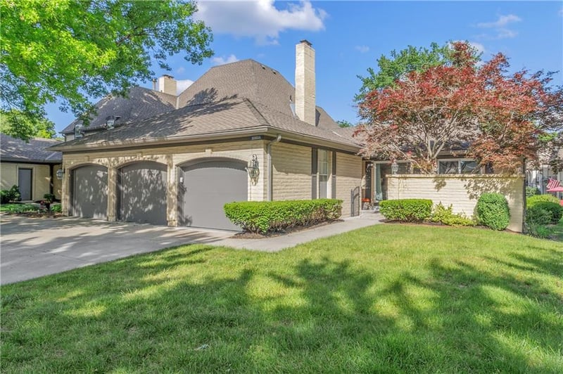 10859 Glenwood St, Overland Park, KS 66211