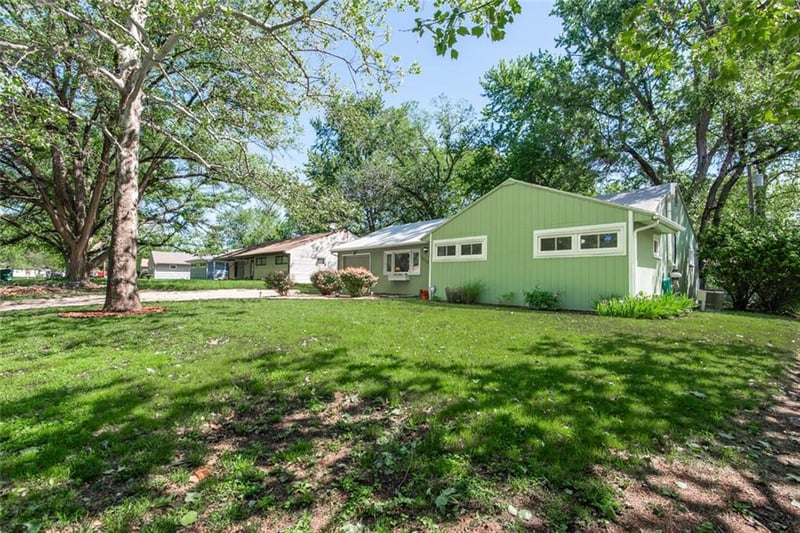 2520 Duncan Dr, Topeka, KS 66614