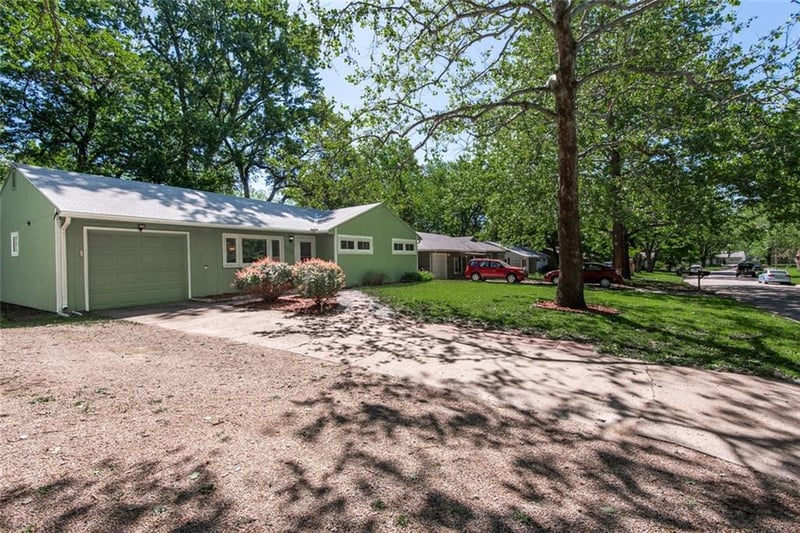 2520 Duncan Dr, Topeka, KS 66614
