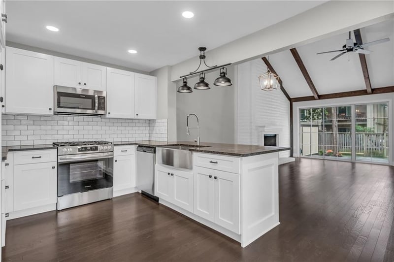 6751 W 108 Ter, Overland Park, KS 66211