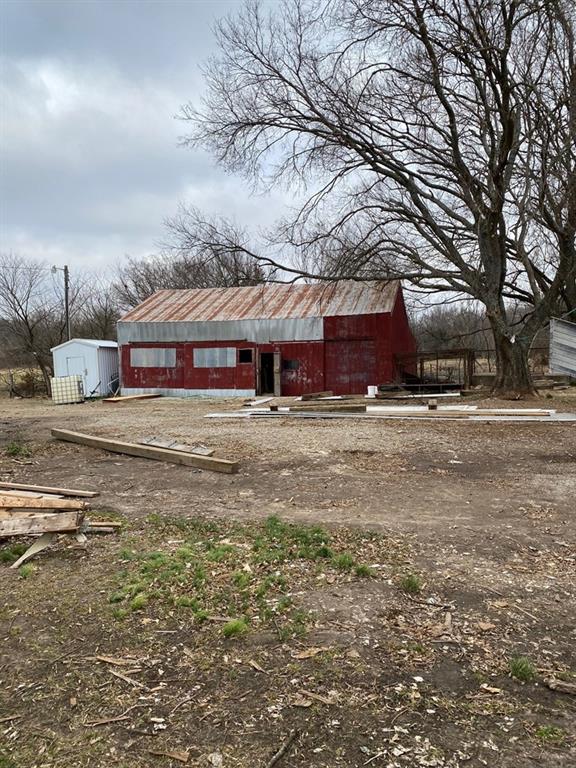 6740 70th Rd, Thayer, KS 66776