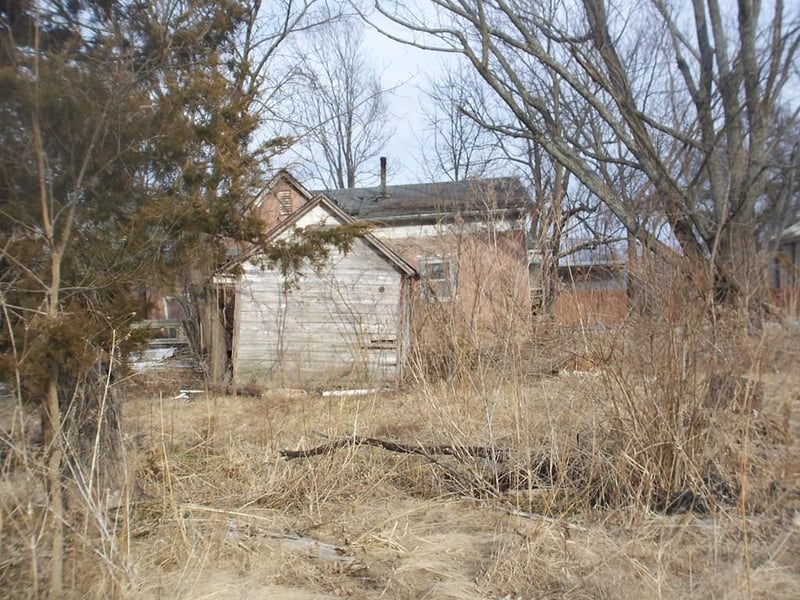 410 N Commercial St, Kincaid, KS 66039