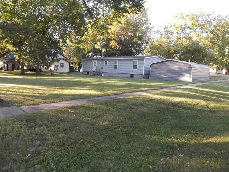301 W Neosho N/A, Thayer, KS 66776