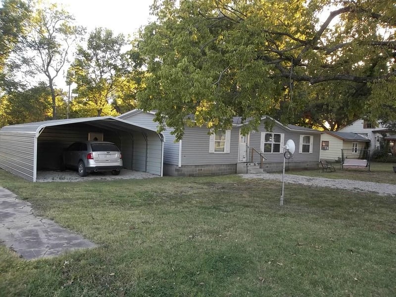 301 W Neosho N/A, Thayer, KS 66776