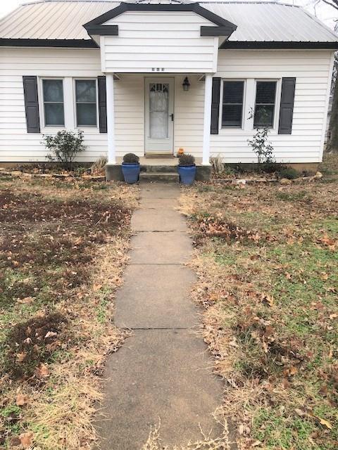 215 W 4th St, Moline, KS 67353