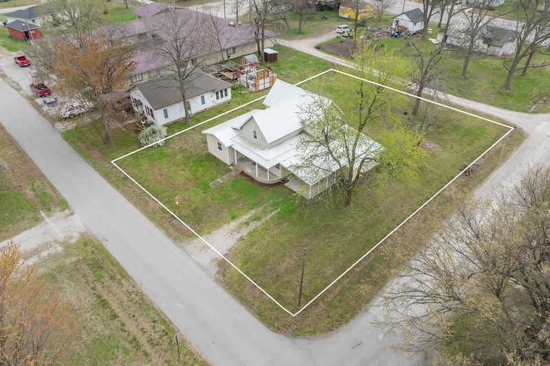 828 Walnut St, Chetopa, KS 67336