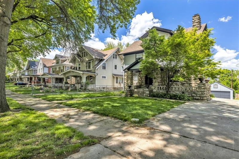 2942 E 29th St, Kansas City, MO 64128