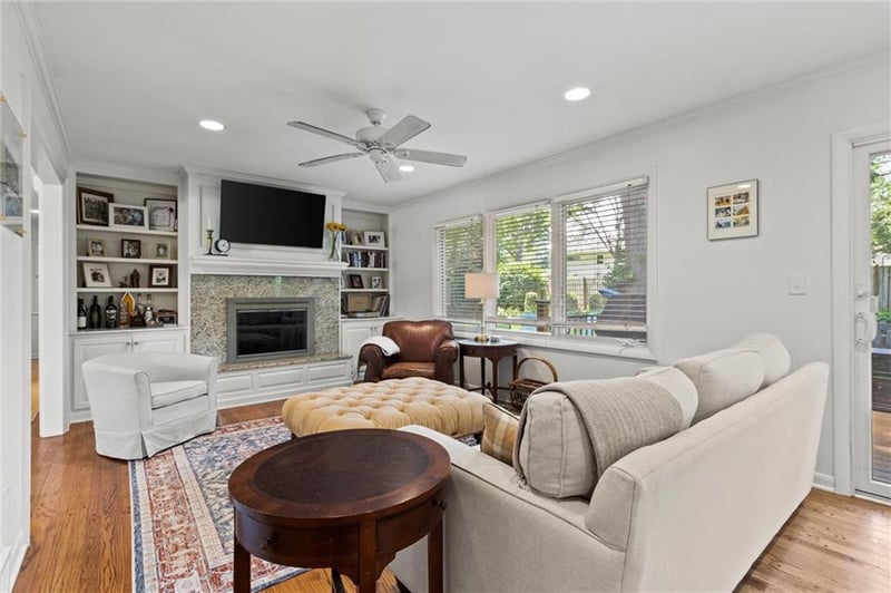 9518 Chadwick Dr, Overland Park, KS 66206
