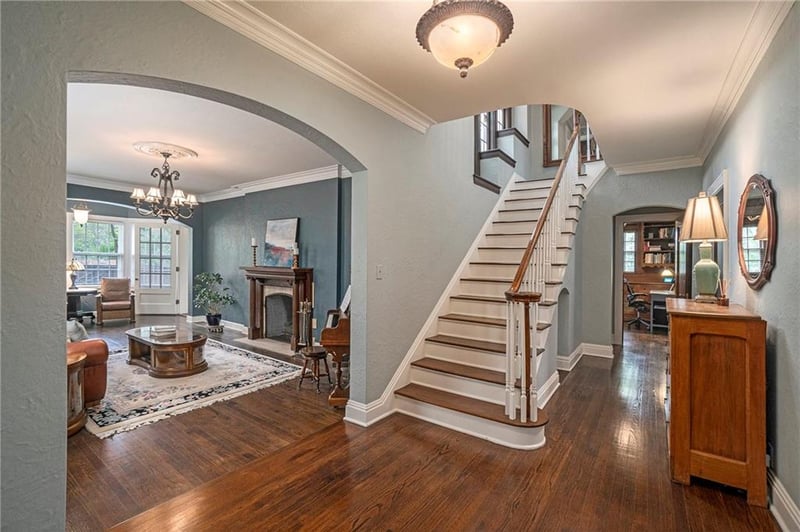 5010 Sunset Dr, Kansas City, MO 64112