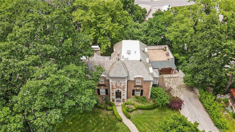 5010 Sunset Dr, Kansas City, MO 64112