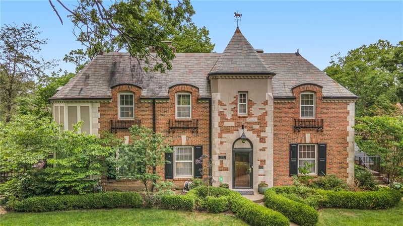 5010 Sunset Dr, Kansas City, MO 64112
