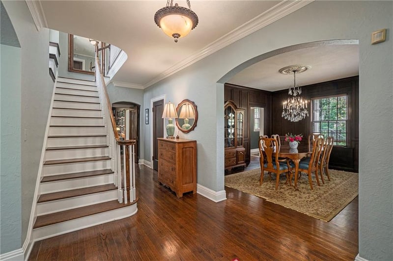 5010 Sunset Dr, Kansas City, MO 64112