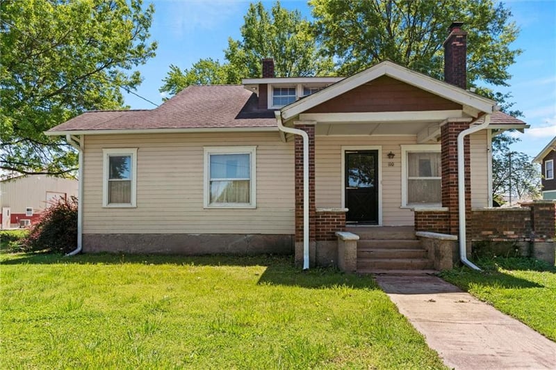 110 W Elm St, Hardin, MO 64035