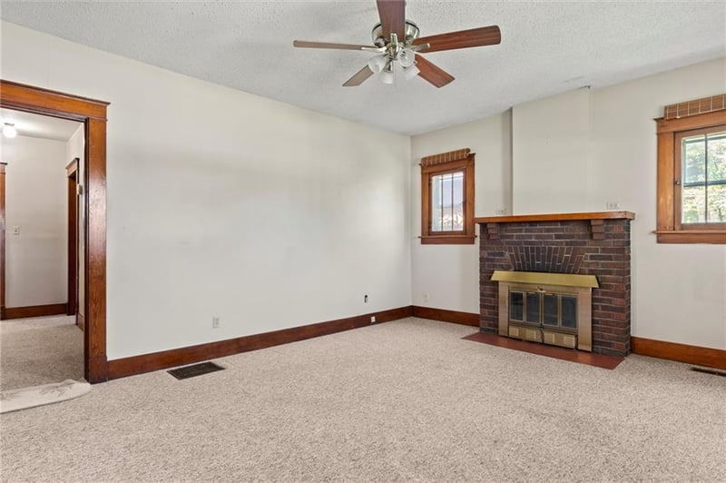 110 W Elm St, Hardin, MO 64035