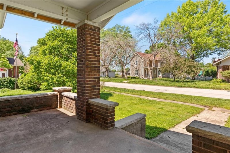110 W Elm St, Hardin, MO 64035
