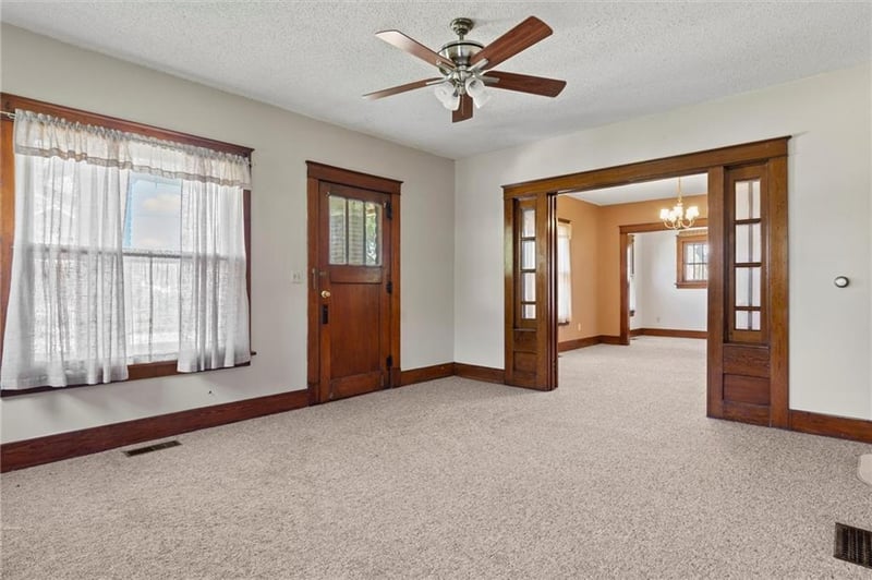 110 W Elm St, Hardin, MO 64035