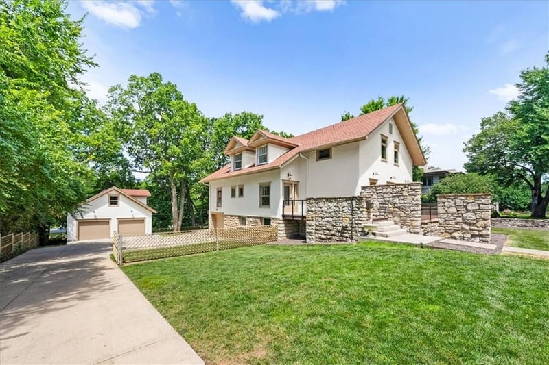 5316 Oak St, Kansas City, MO 64112