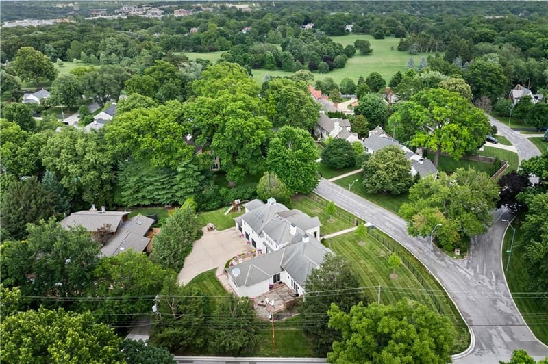 830 W 54th St, Kansas City, MO 64112