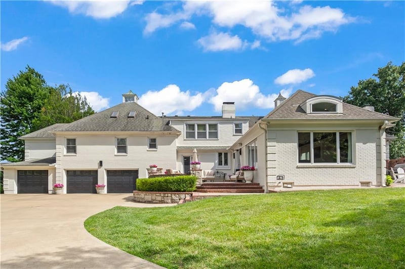 830 W 54th St, Kansas City, MO 64112