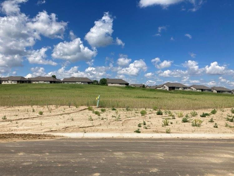 4510 Valley Ridge Dr, St Joseph, MO 64505