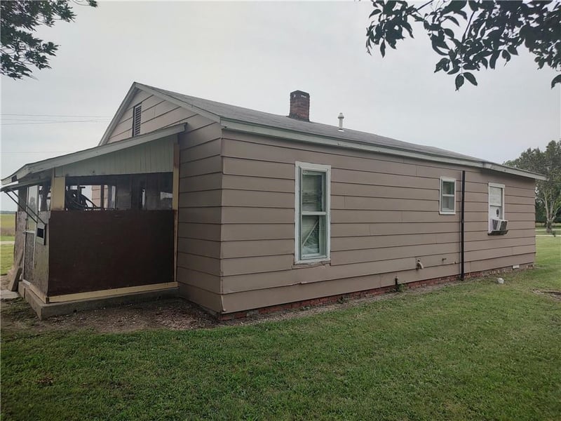 1012 S Jackson St, Laharpe, KS 66751