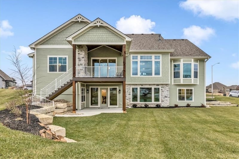 2911 NE 102nd St, Kansas City, MO 64155