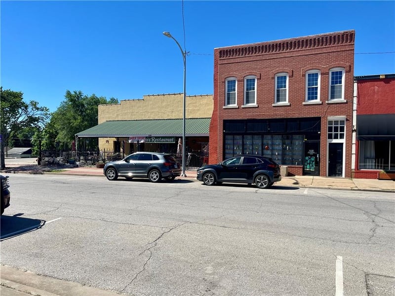 120 Peoria St, Paola, KS 66071