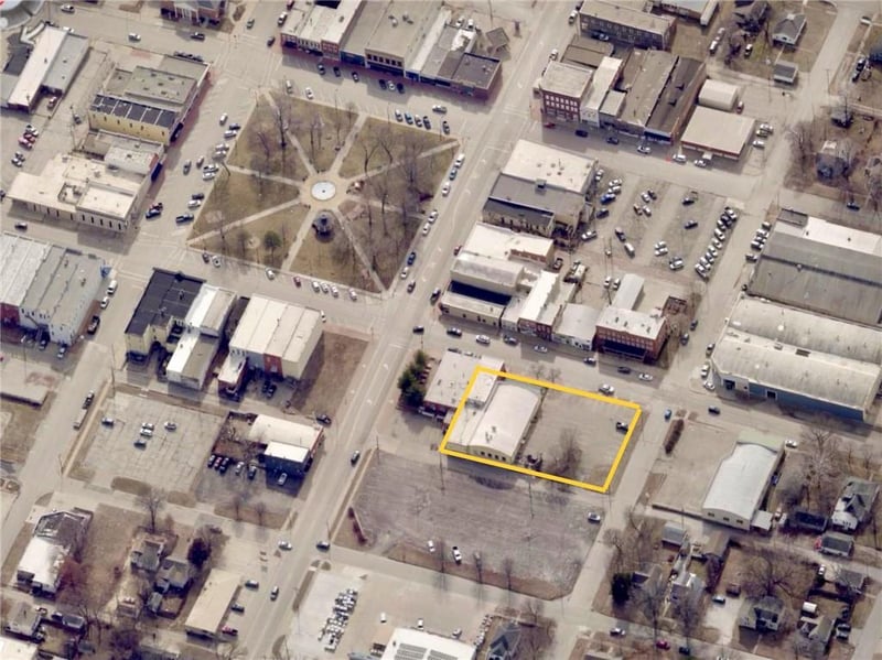 120 Peoria St, Paola, KS 66071