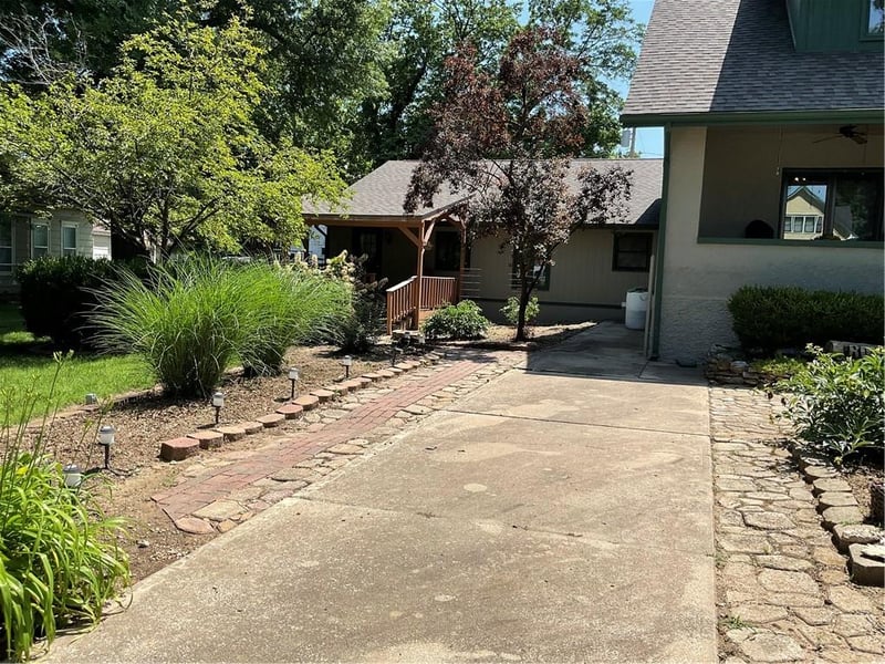 812 S Evergreen Ave, Chanute, KS 66720