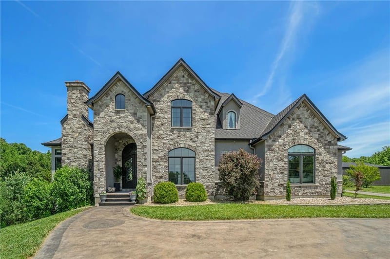 6603 S Stillhouse Rd, Oak Grove, MO 64075