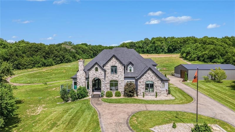 6603 S Stillhouse Rd, Oak Grove, MO 64075