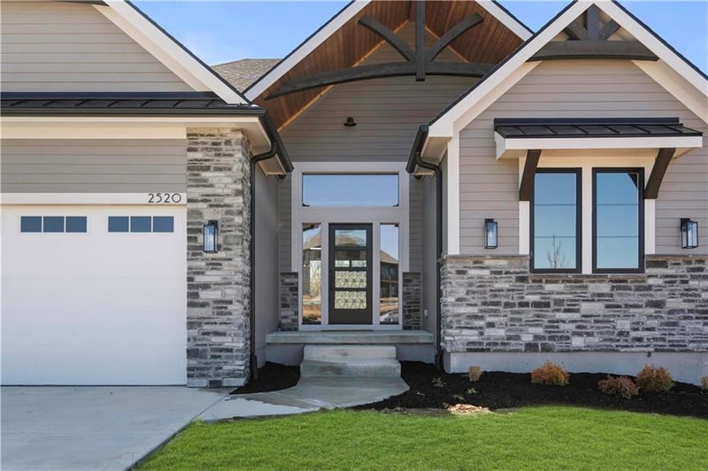 2520 Woodland Oak Cir, Lee's Summit, MO 64086