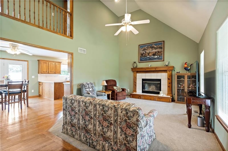 811 N Sundown Valley Rd, Buckner, MO 64016