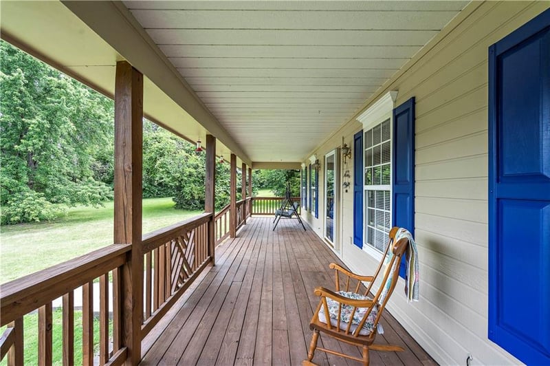 811 N Sundown Valley Rd, Buckner, MO 64016