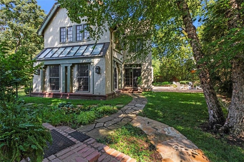 1234 W 58th St, Kansas City, MO 64113