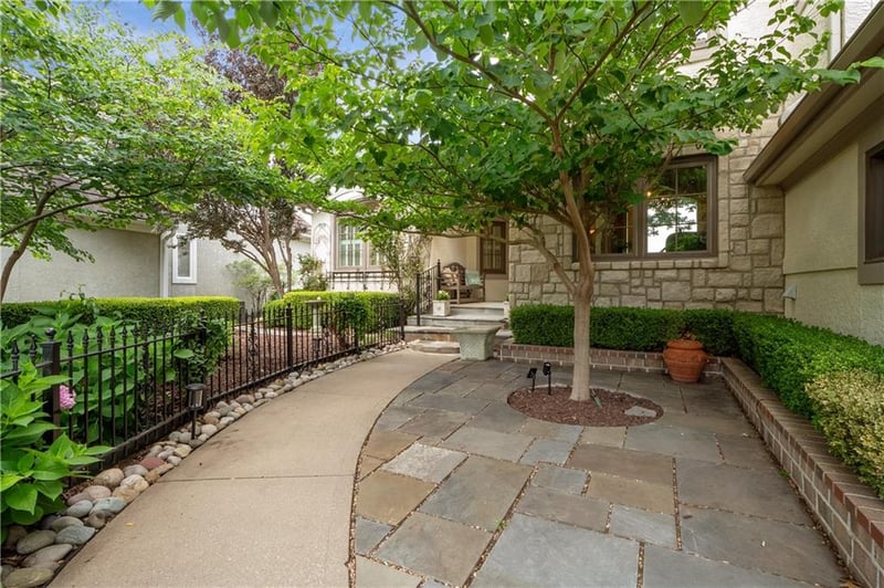 16904 Heather Ln, Loch Lloyd, MO 64012