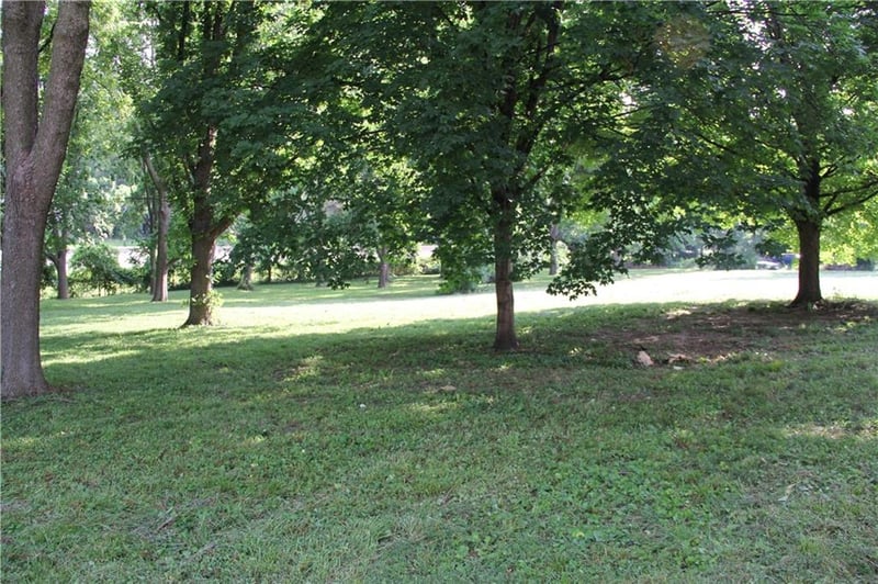 2117 18th St, St Joseph, MO 64503