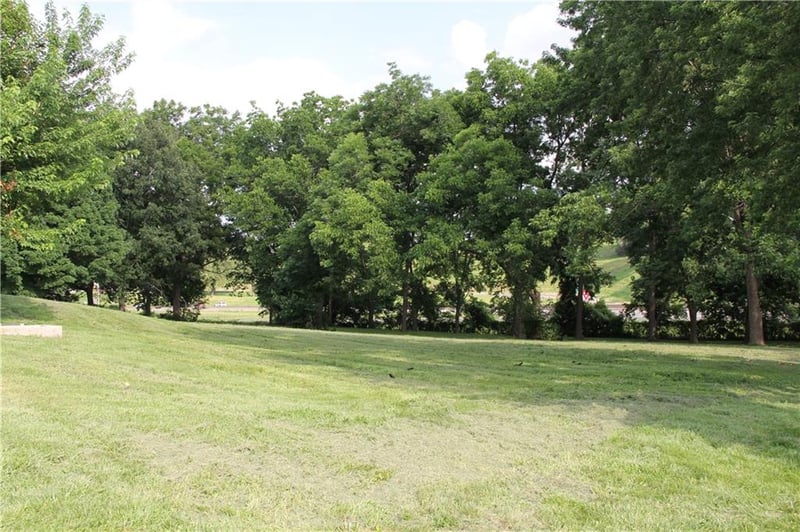 2117 18th St, St Joseph, MO 64503
