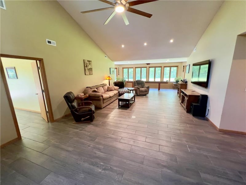 14305 35th St, Perry, KS 66073
