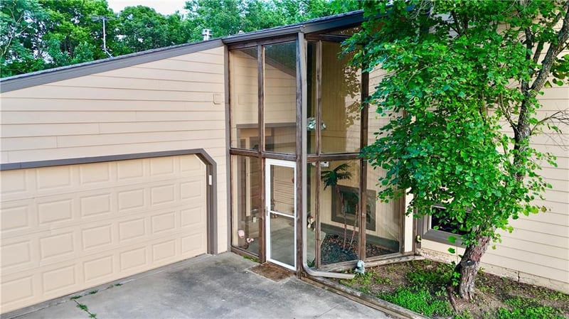 14305 35th St, Perry, KS 66073