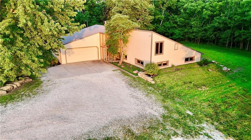 14305 35th St, Perry, KS 66073