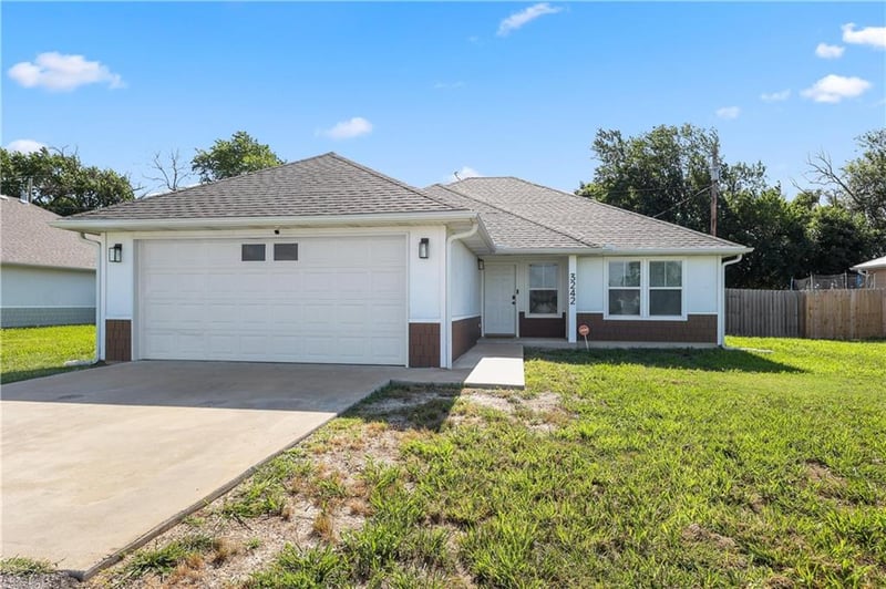 3242 Cc Ave, Baxter Springs, KS 66713