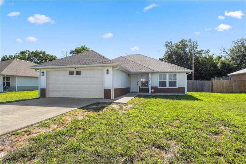 3242 Cc Ave, Baxter Springs, KS 66713