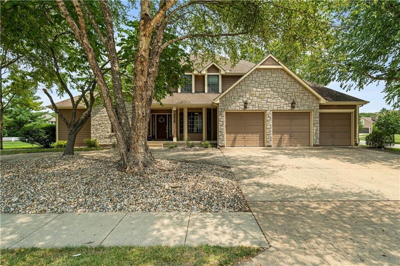 9317 E Pleasant Ave, Kansas City, MO 64138